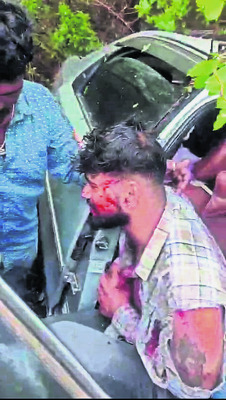 టిప్పర్, కారు ఢీ.. ఐదుగురు మృతి2