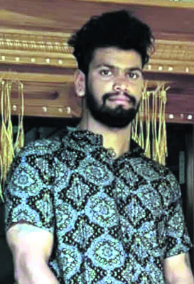టిప్పర్, కారు ఢీ.. ఐదుగురు మృతి3