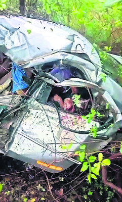 టిప్పర్, కారు ఢీ.. ఐదుగురు మృతి1