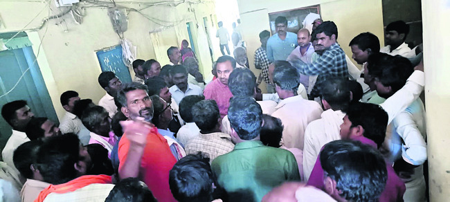 చిరుతను బంధిస్తాం
1