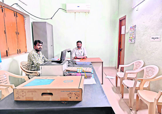 బాధ్యతలు స్వీకరించిన తహసీల్దార్‌ 
1