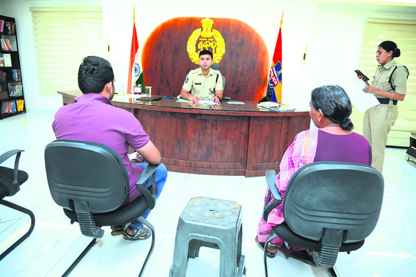 పోలీస్‌ గ్రీవెన్స్‌లో  వినతుల స్వీకరణ2