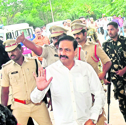 క్షణం క్షణం ఉత్కంఠ 1