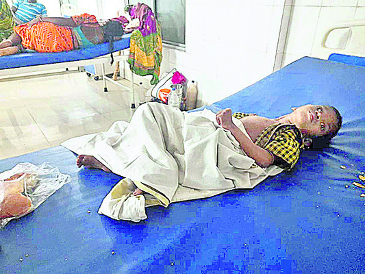 పిల్లలను ఆస్పత్రిలో వదిలేసిన తండ్రి! 1