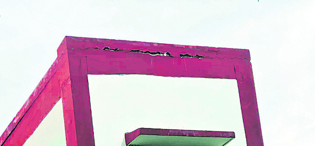 ప్రారంభం కాకుండానే పగుళ్లు 3