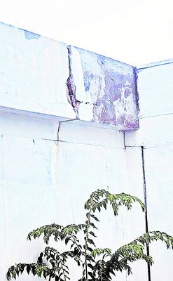 ప్రారంభం కాకుండానే పగుళ్లు 2