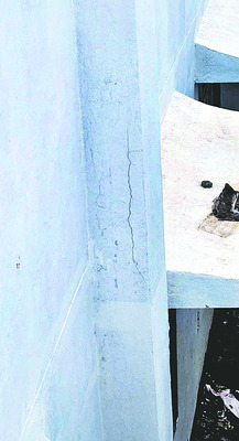 ప్రారంభం కాకుండానే పగుళ్లు 1