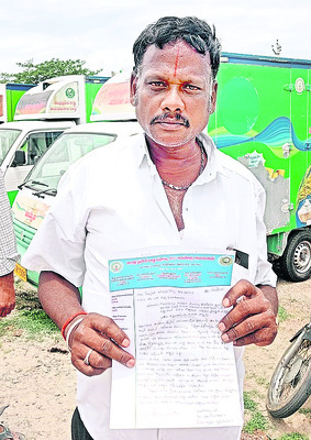 పొట్టకొట్టారు.. వీధిలోకి నెట్టారు! 3