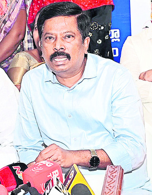 చెరువు మట్టి..కొల్లగొట్టి
1