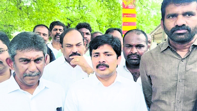 క్షణం క్షణం ఉత్కంఠ 4