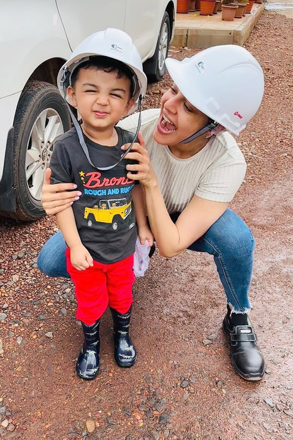 Actress Kajal Aggarwal cute moments With Son Photos2
