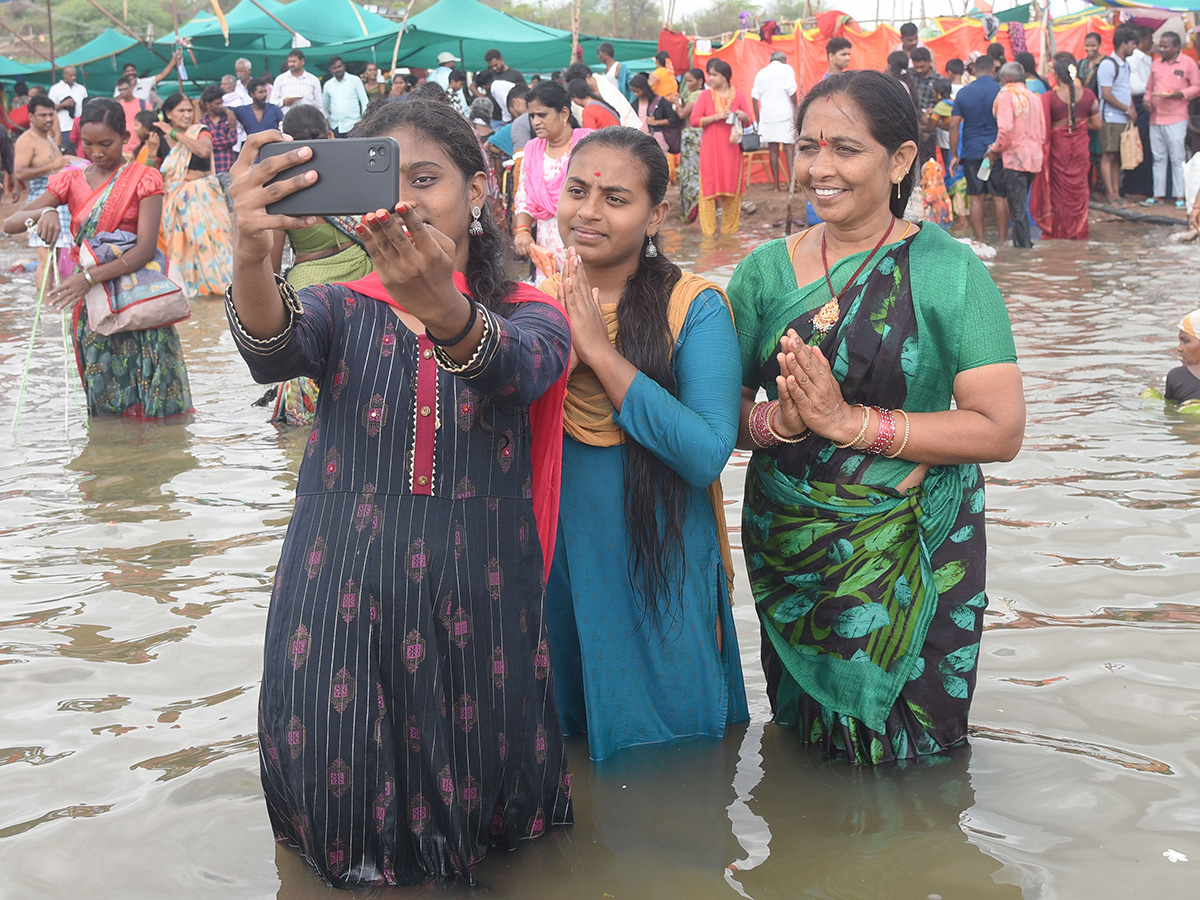 Devotees throng the final day of the Saraswati River Pushkaram Photos1