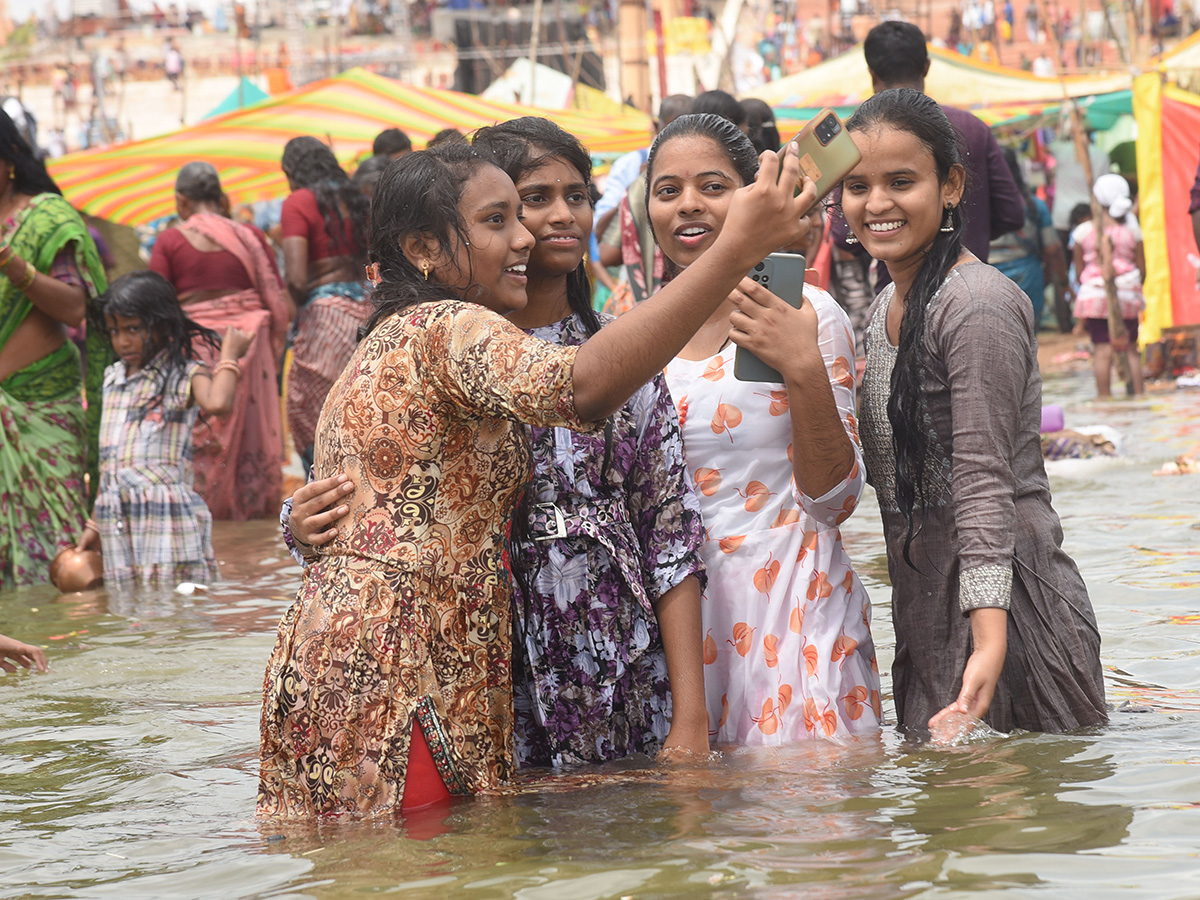 Devotees throng the final day of the Saraswati River Pushkaram Photos12