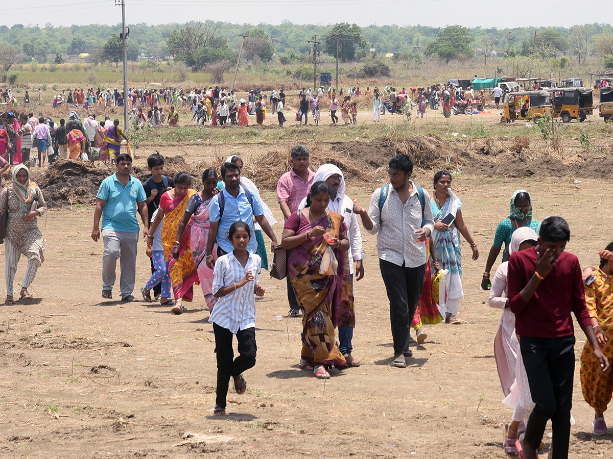 Devotees throng the final day of the Saraswati River Pushkaram Photos16