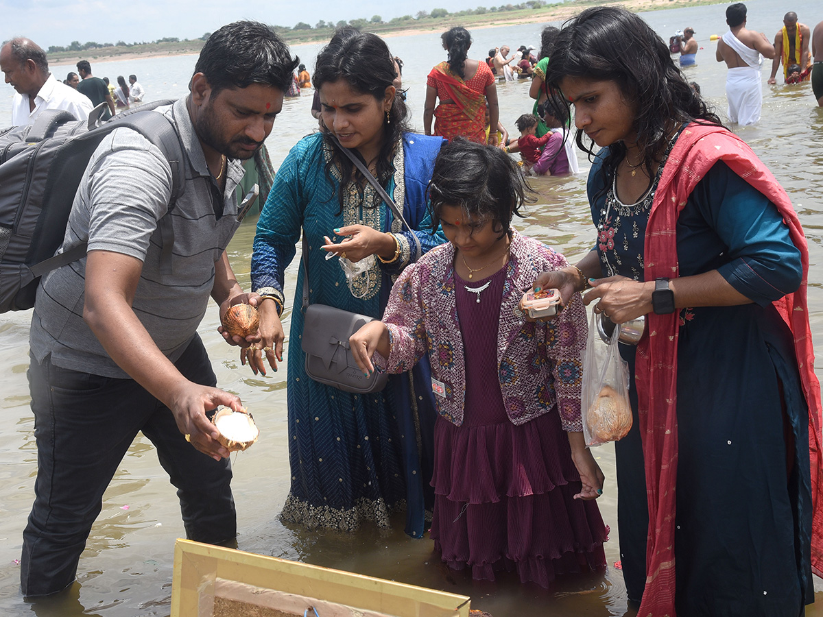 Devotees throng the final day of the Saraswati River Pushkaram Photos18
