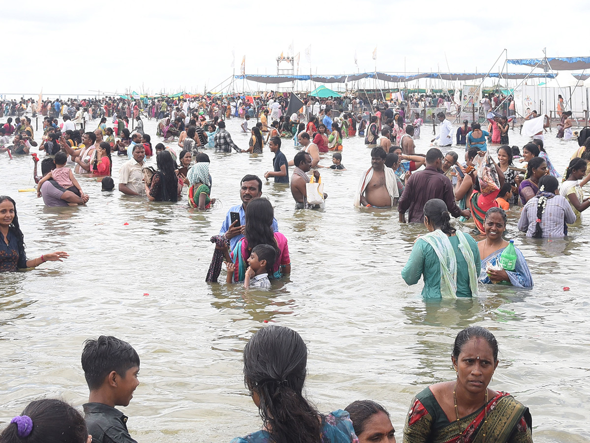 Devotees throng the final day of the Saraswati River Pushkaram Photos6