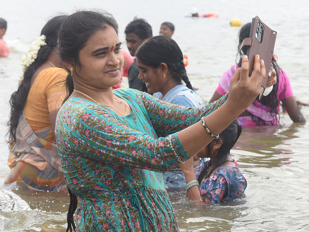 Devotees throng the final day of the Saraswati River Pushkaram Photos7