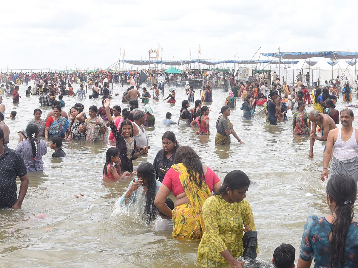Devotees throng the final day of the Saraswati River Pushkaram Photos8