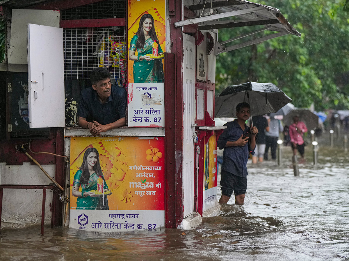 Heavy Rains at Matunga in Mumbai Today Photos11