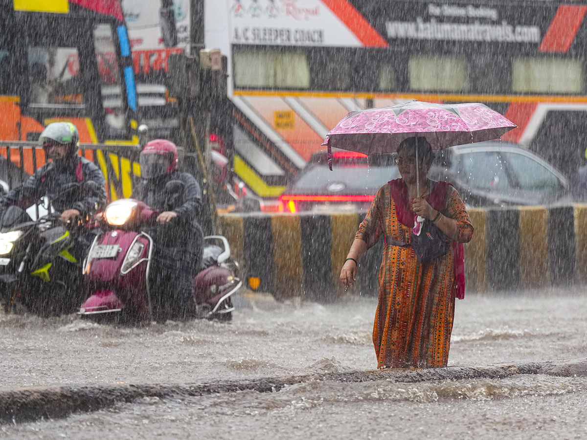 Heavy Rains at Matunga in Mumbai Today Photos12