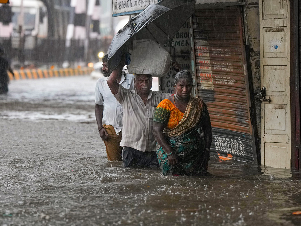 Heavy Rains at Matunga in Mumbai Today Photos13