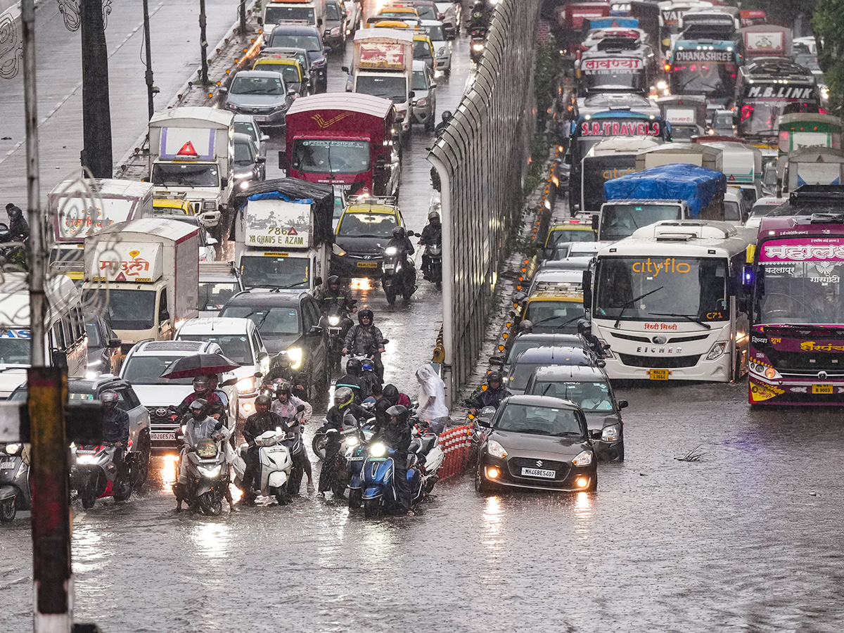 Heavy Rains at Matunga in Mumbai Today Photos16