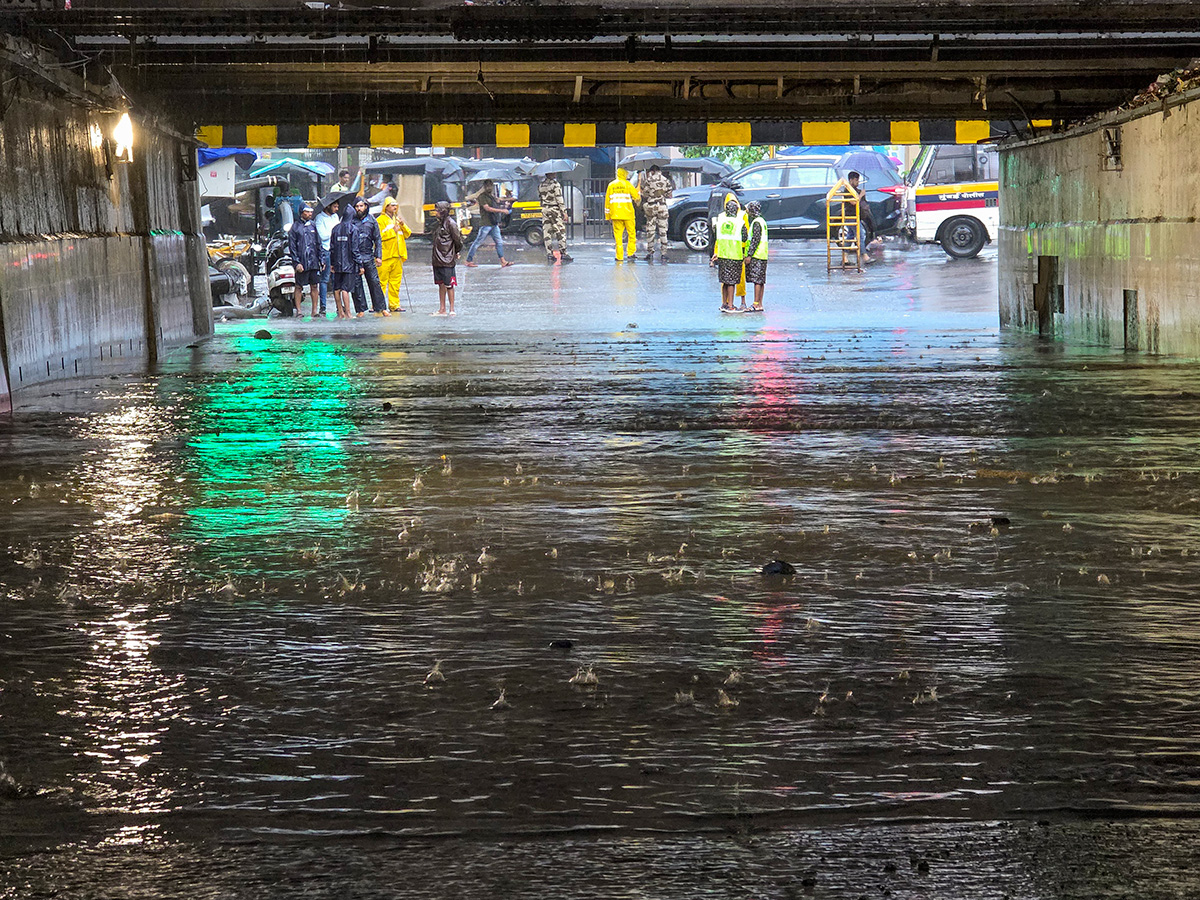 Heavy Rains at Matunga in Mumbai Today Photos20