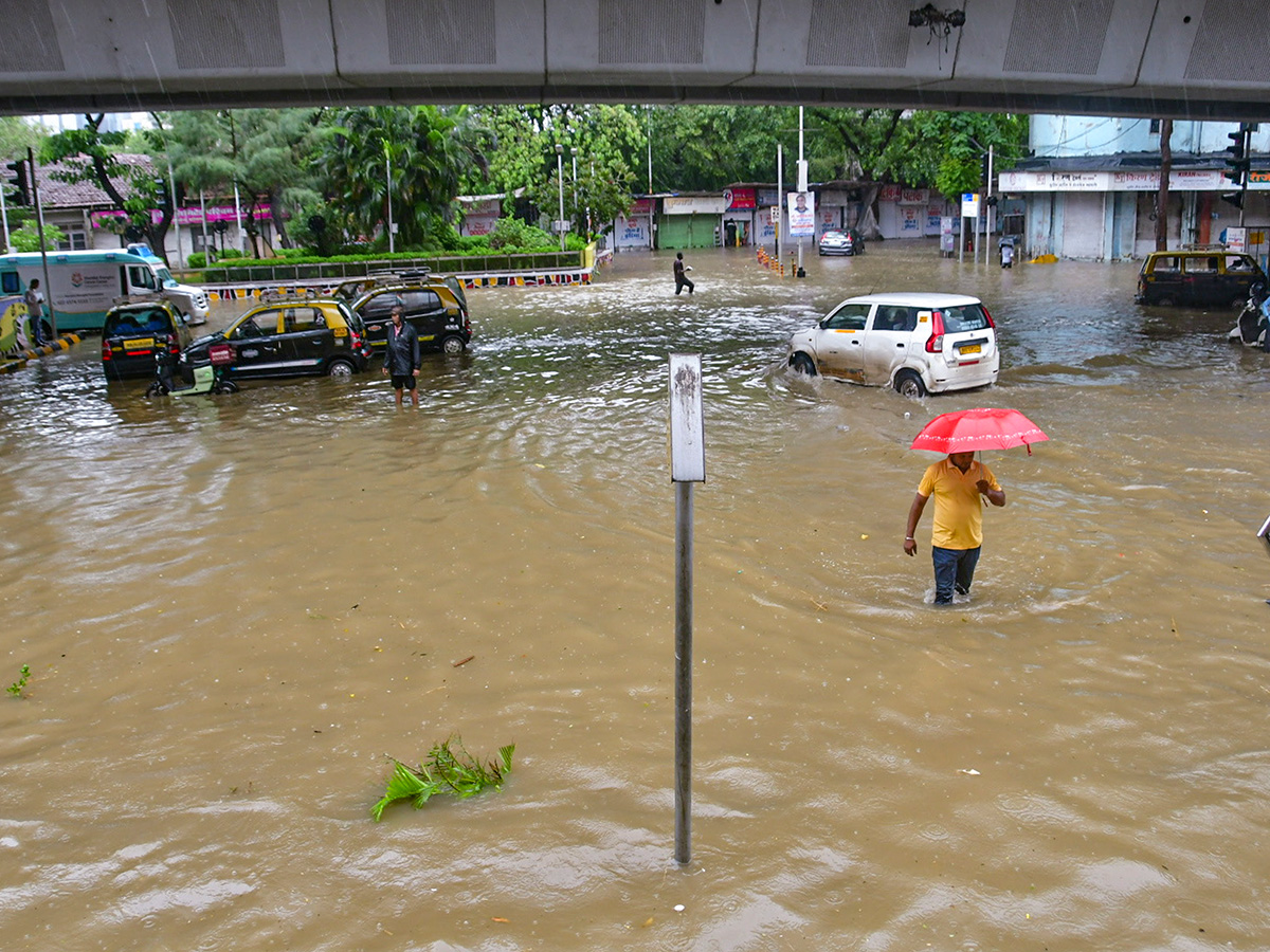 Heavy Rains at Matunga in Mumbai Today Photos21