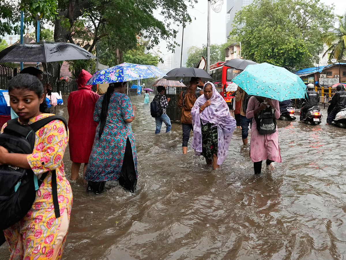 Heavy Rains at Matunga in Mumbai Today Photos22