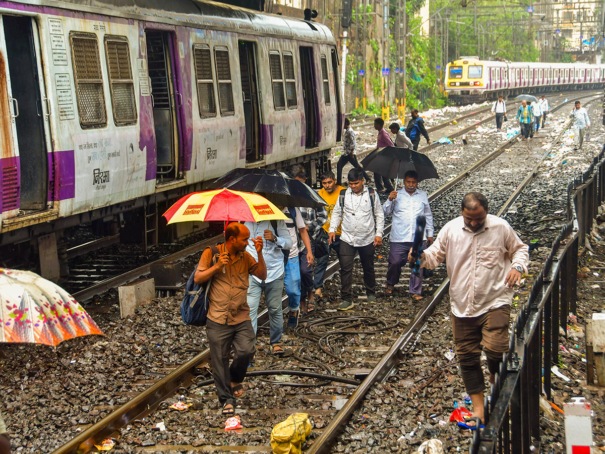 Heavy Rains at Matunga in Mumbai Today Photos23