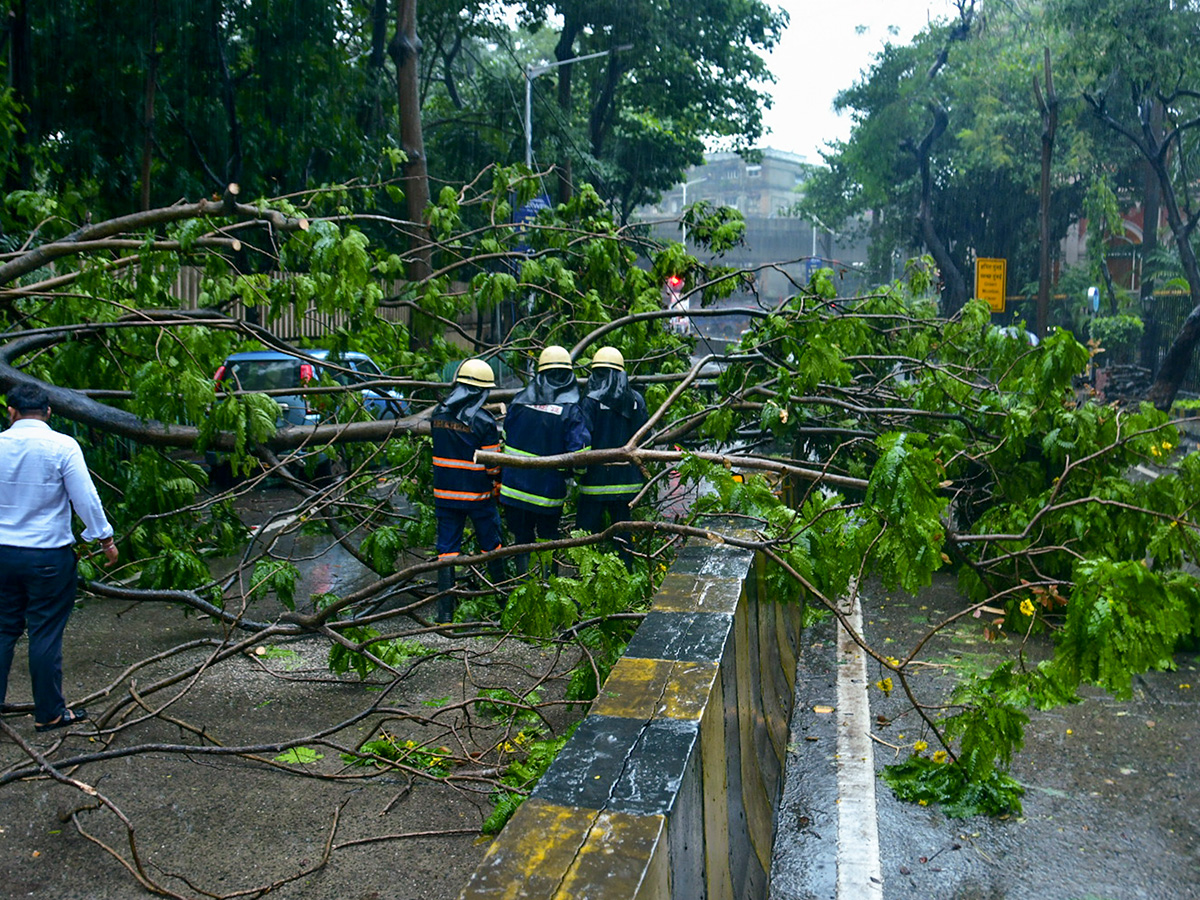 Heavy Rains at Matunga in Mumbai Today Photos27