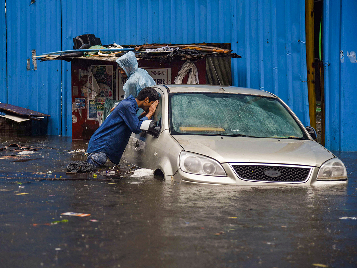 Heavy Rains at Matunga in Mumbai Today Photos28
