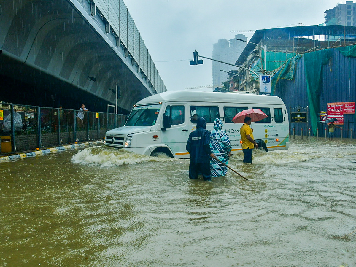 Heavy Rains at Matunga in Mumbai Today Photos3