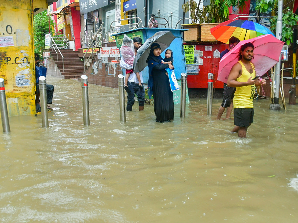 Heavy Rains at Matunga in Mumbai Today Photos4