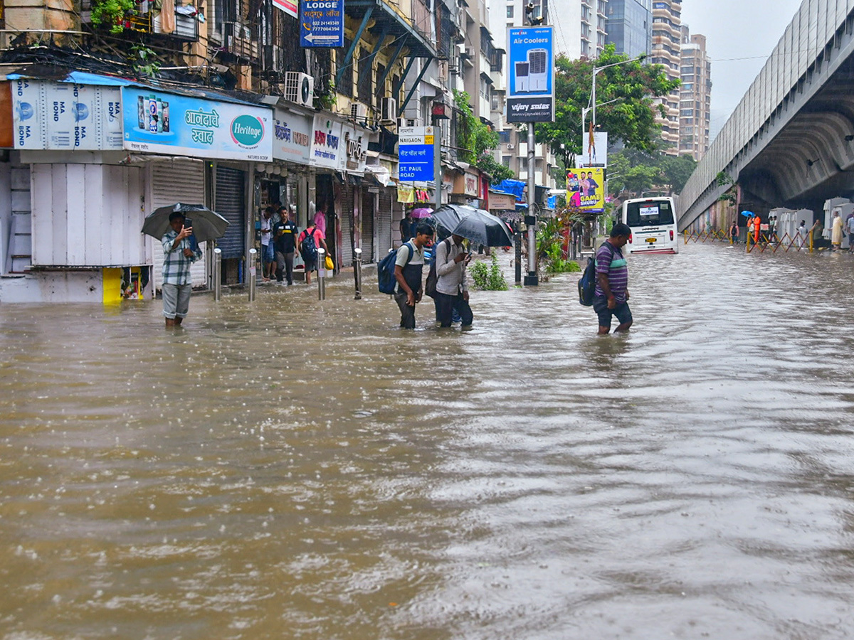 Heavy Rains at Matunga in Mumbai Today Photos5