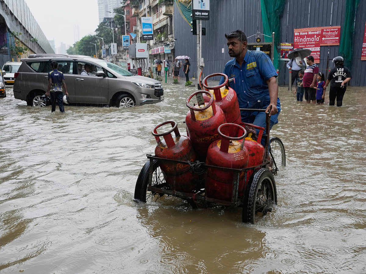 Heavy Rains at Matunga in Mumbai Today Photos6