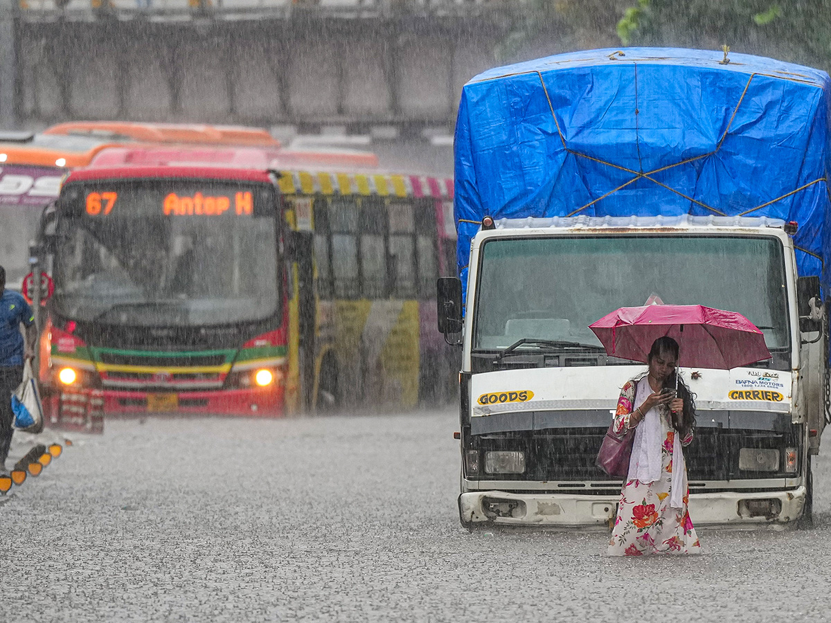 Heavy Rains at Matunga in Mumbai Today Photos7