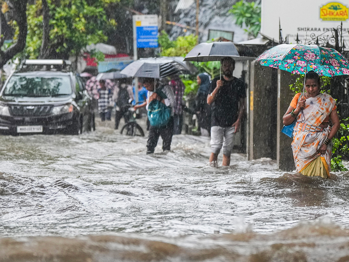 Heavy Rains at Matunga in Mumbai Today Photos8