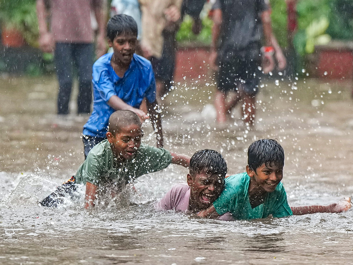 Heavy Rains at Matunga in Mumbai Today Photos9