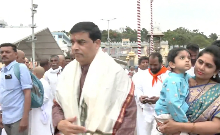 Producer Dil Raju With His Wife Tejaswini Visits Tirumala Temple Photos6
