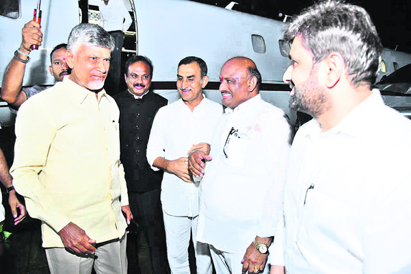 ముఖ్యమంత్రికి ఘన స్వాగతం 1
