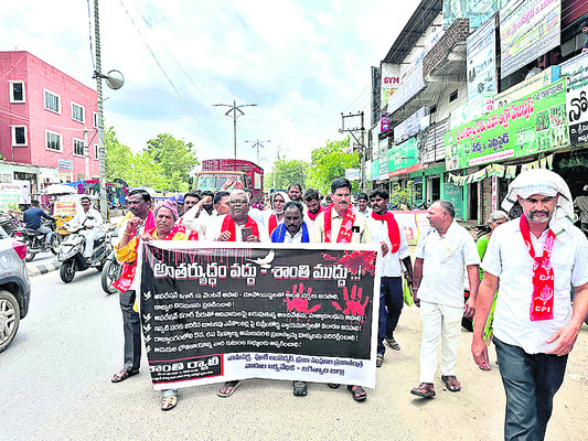 అవెన్యూ ప్లాంటేషన్పై దృష్టి పెట్టాలి2