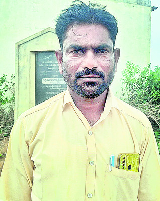 దర్జాగా ప్రభుత్వ భూముల కబ్జా 4