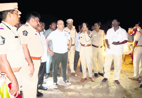 గోదావరిలో ముగ్గురు బాలుర గల్లంతు 1