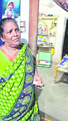 కుటుంబ సభ్యులు కన్నీరు మున్నీరు1