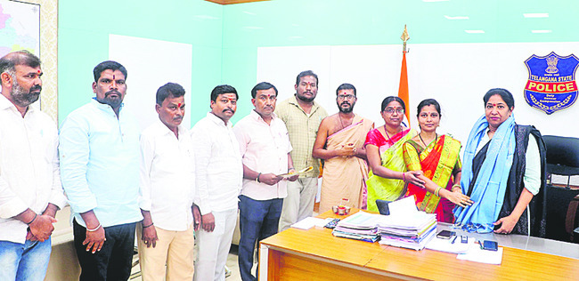 బ్రహ్మోత్సవాలకు సీపీకి ఆహ్వానం 2