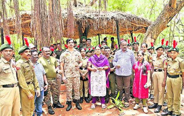 జూలో సీడ్ బాల్స్ తయారీ
1
