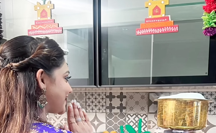 Jabardasth Ishwarya New Housewarming Function Photos5