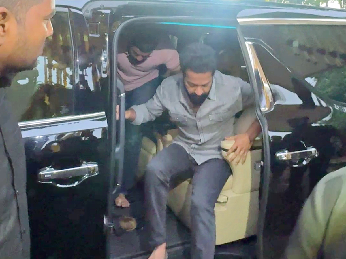 Jr NTR and Kalyan Ram Pay Tributes at NTR Ghat Photos9