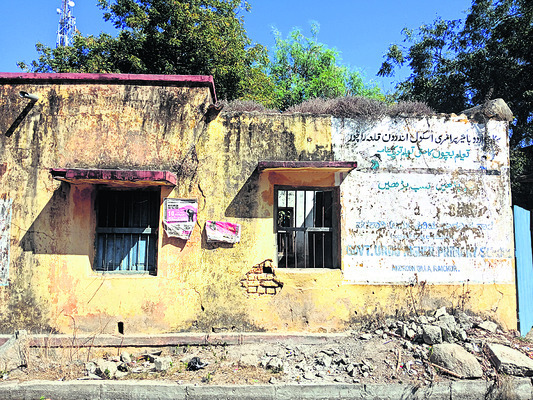 బడి.. అసౌకర్యాల ఒడి1